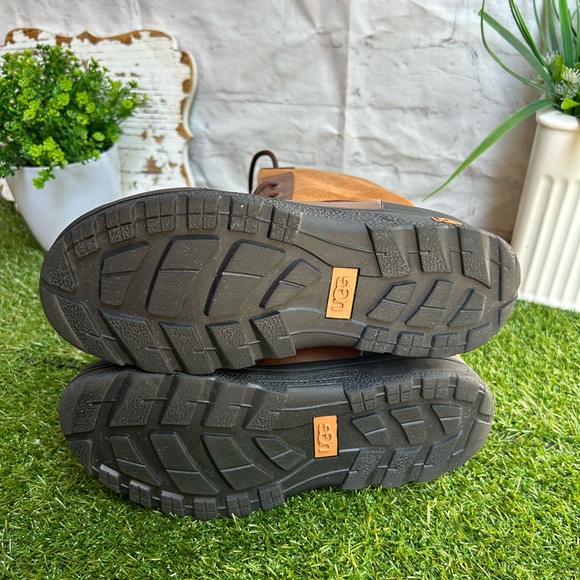 Butte II Waterproof Winter Boot
UGG size 5 unisex 
$130.00 gently used - Picture 16 of 16